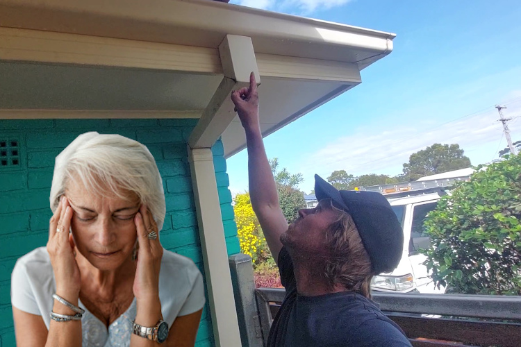 
Gutter Cleaning Professional in ulladulla Highlights Downpipe Obstruction to Customer